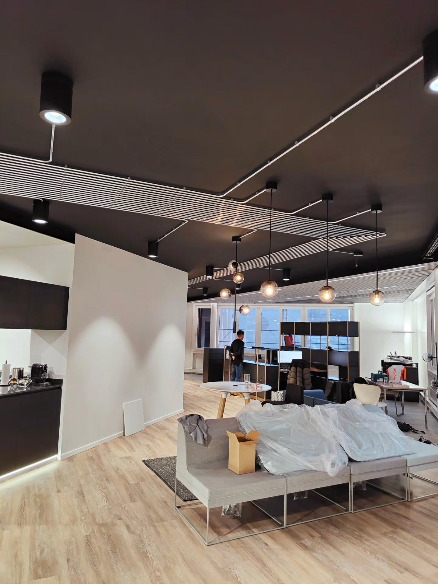 Éclairage de bureaux réalisé par Wattis Électricité